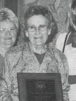 Maud Eastwood at the 2000 ADCA convention, holding the Arnie Fredrick Memorial Award plaque